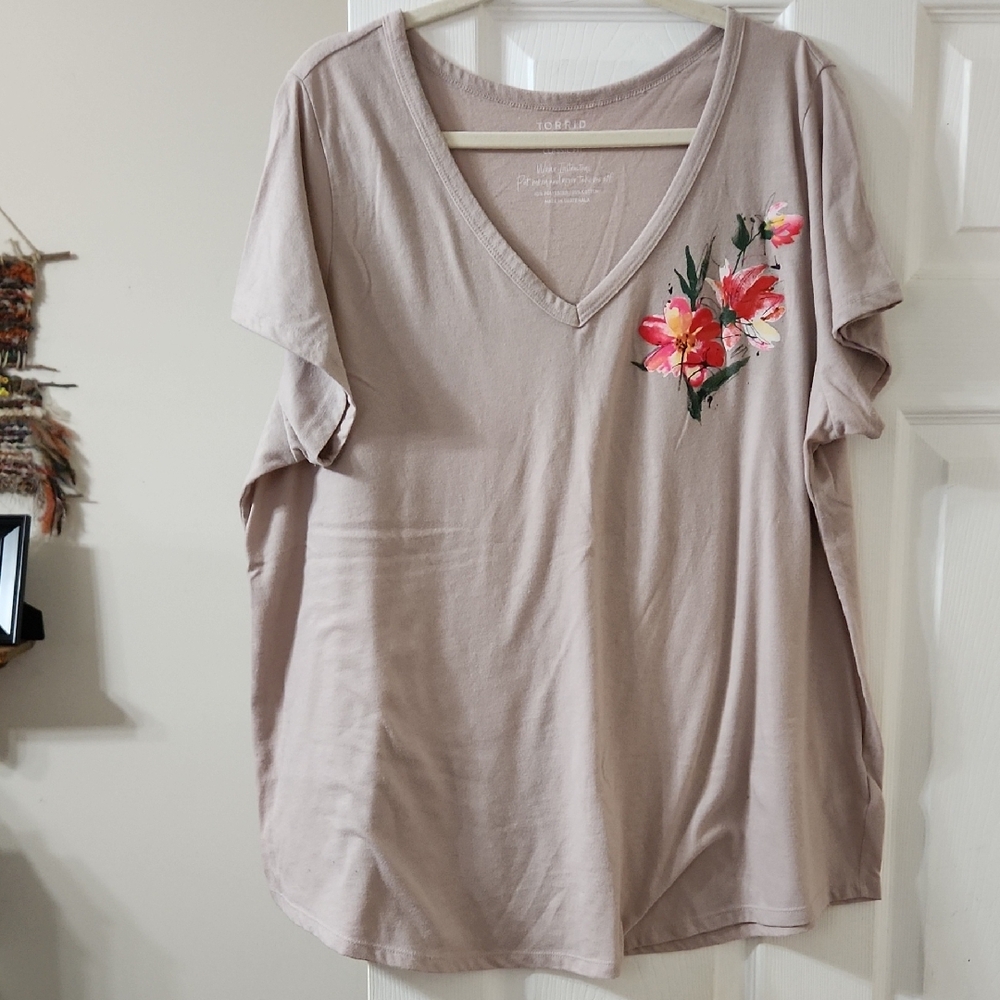 Torrid Taupe Floral V-Neck Short Sleeve Tee Nwot